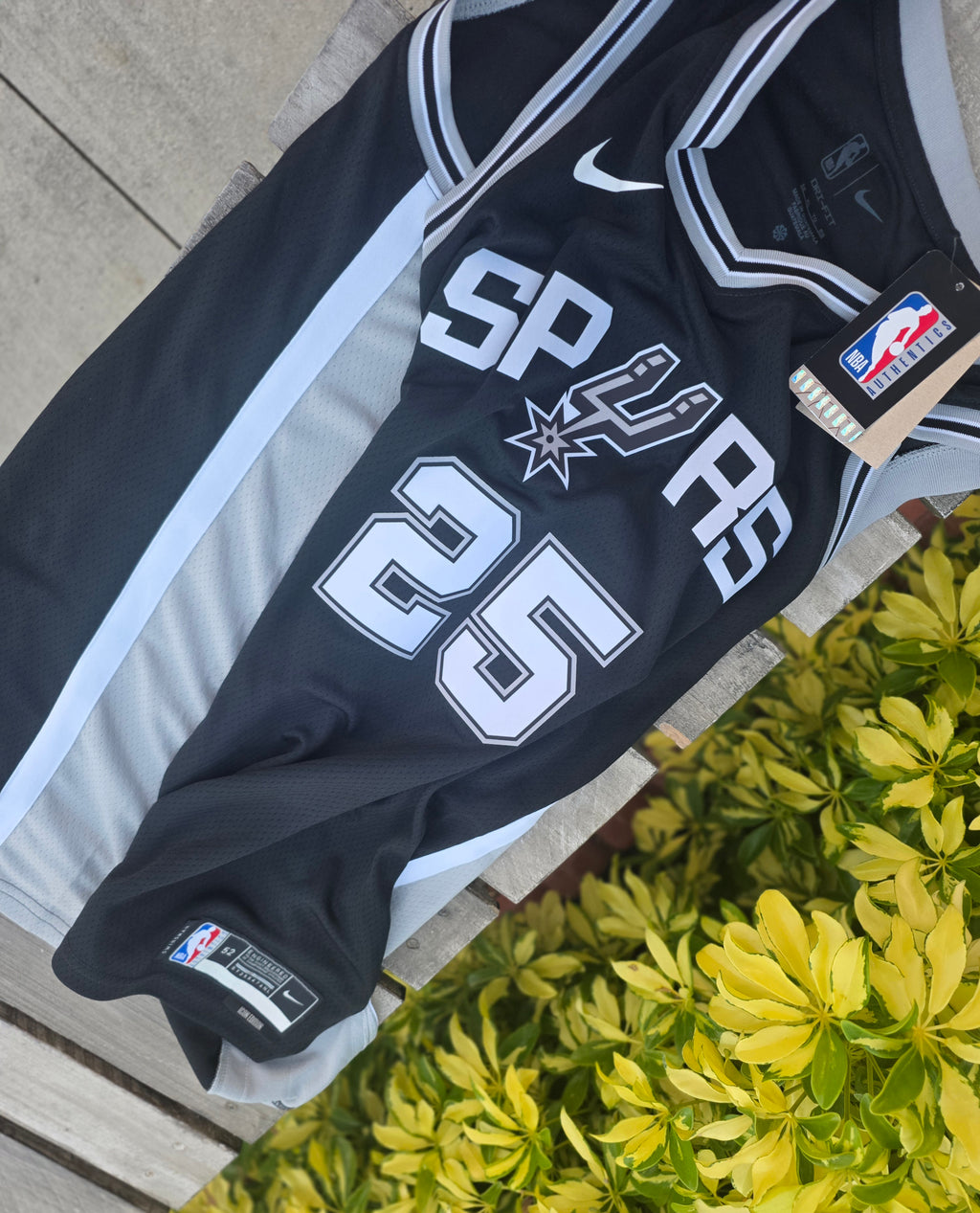 San Antonio Spurs basketball jersey with number 25: David Jones Garcia